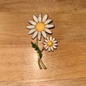 Daisy Flower Brooch Pin